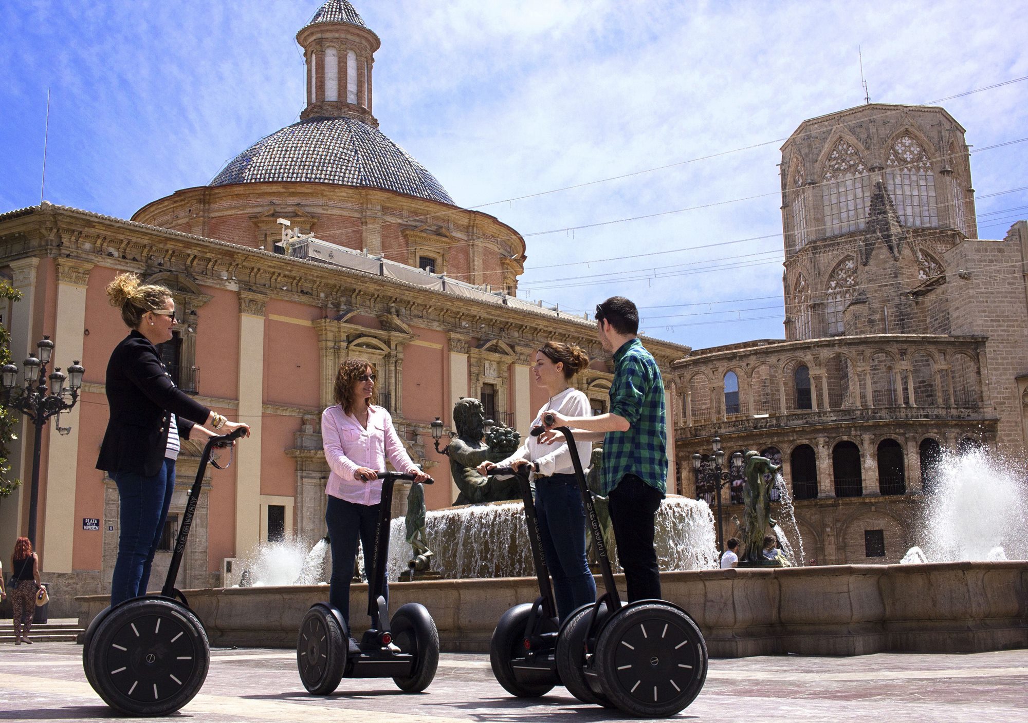 reservar visitas guiadas en Segway por Valencia Medieval casco histórico